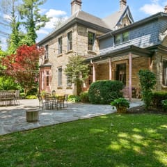 Carriage House and Studio on Historic Inn Property