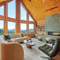 Mid-Century Decor Cabin with Stunning Views