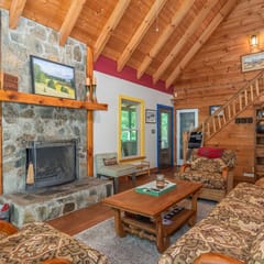 Secluded Cabin with Quality Furnishing + Hot Tub