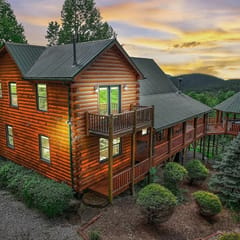 Stunning Mountain Cabin with Views and Hot Tub