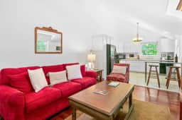 Carriage House on Historic Inn Property - Image 5