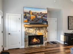 Convenient New Modern House - Tidy and Equipped - Image 3