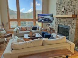 Easy Access Mountain Getaway with Panoramic Views - Image 3