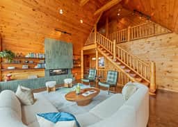 Mid-Century Decor Cabin with Stunning Views - Image 4
