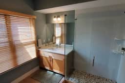 Modern Hilltop Home - 5 minutes from Everywhere! - Image 4
