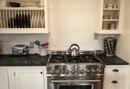 Mountain Lodge Living - Just a Quick Jaunt to Town - Image 4