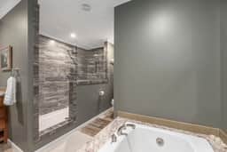 Private Retreat by the Ecusta Trail and Downtown - Image 3
