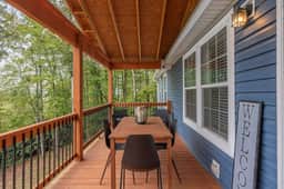 Private Retreat by the Ecusta Trail and Downtown - Image 4
