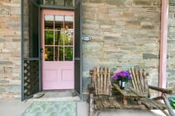 Spacious Studio on Historic Inn Property - Image 5
