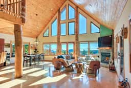Stunning Mountain Cabin with Views and Hot Tub - Image 2