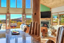 Stunning Mountain Cabin with Views and Hot Tub - Image 4