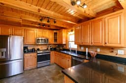 Unique Mountain Cabin Retreat with Hot Tub & View - Image 4