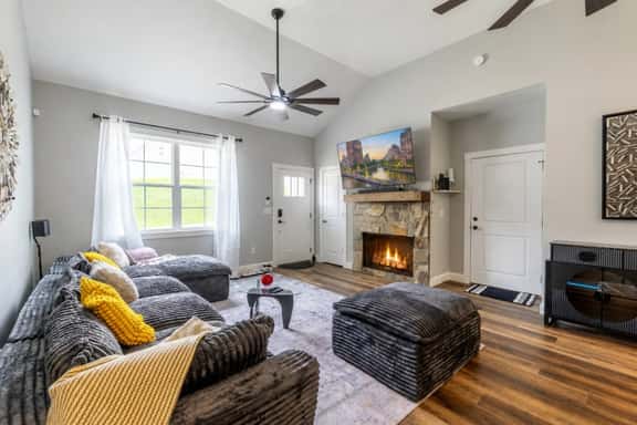 Convenient New Modern House - Tidy and Equipped - Image 1