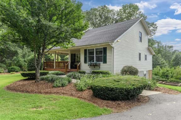 House on the Hill near Blue Ridge Pkwy & Downtown - Image 1
