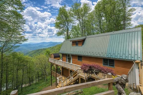 Mountain Resort Cabin w Long Range Views and Sauna - Image 1