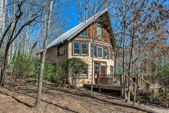 Private 30-Acre Retreat with Hot Tub & Game Room - Image 1