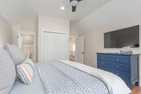 Brand New Modern House - Walk to Main Street - Image 3