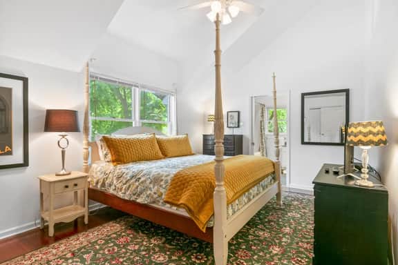Carriage House on Historic Inn Property - Image 2