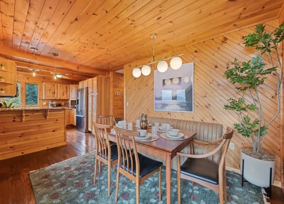Mid-Century Decor Cabin with Stunning Views - Image 2