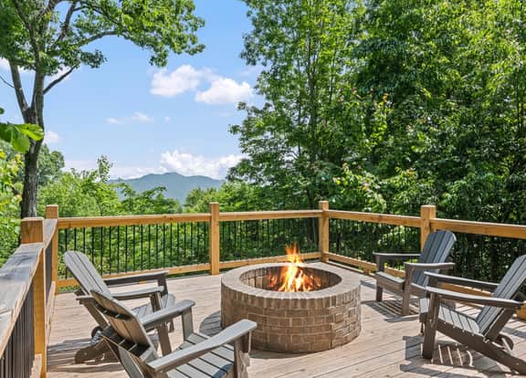Modern Mountain House with Amazing Views + Hot Tub - Image 2