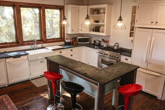 Mountain Lodge Living - Just a Quick Jaunt to Town - Image 3