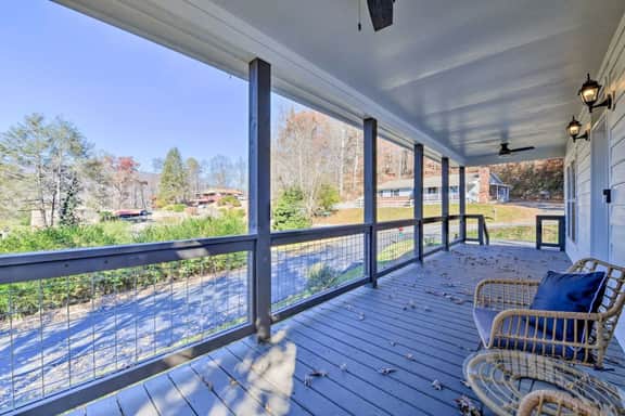 New Stylish House with Modern Amenities + Hot Tub - Image 4