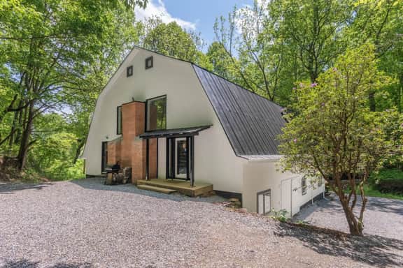 Renovated Barn in the Woods with Hot Tub - Image 2