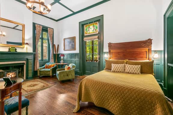 Spacious Studio on Historic Inn Property - Image 3