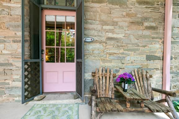 Spacious Studio on Historic Inn Property - Image 5