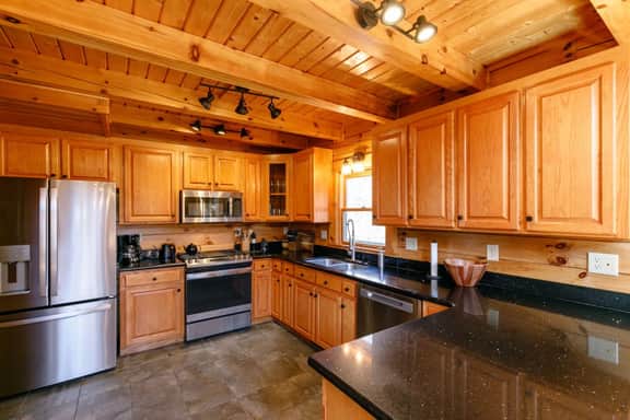 Unique Mountain Cabin Retreat with Hot Tub & View - Image 4
