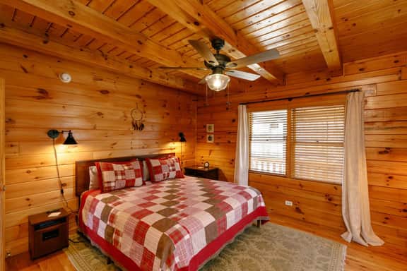 Unique Mountain Cabin Retreat with Hot Tub & View - Image 3