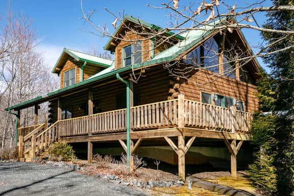 Unique Mountain Cabin Retreat with Hot Tub & View - Image 2
